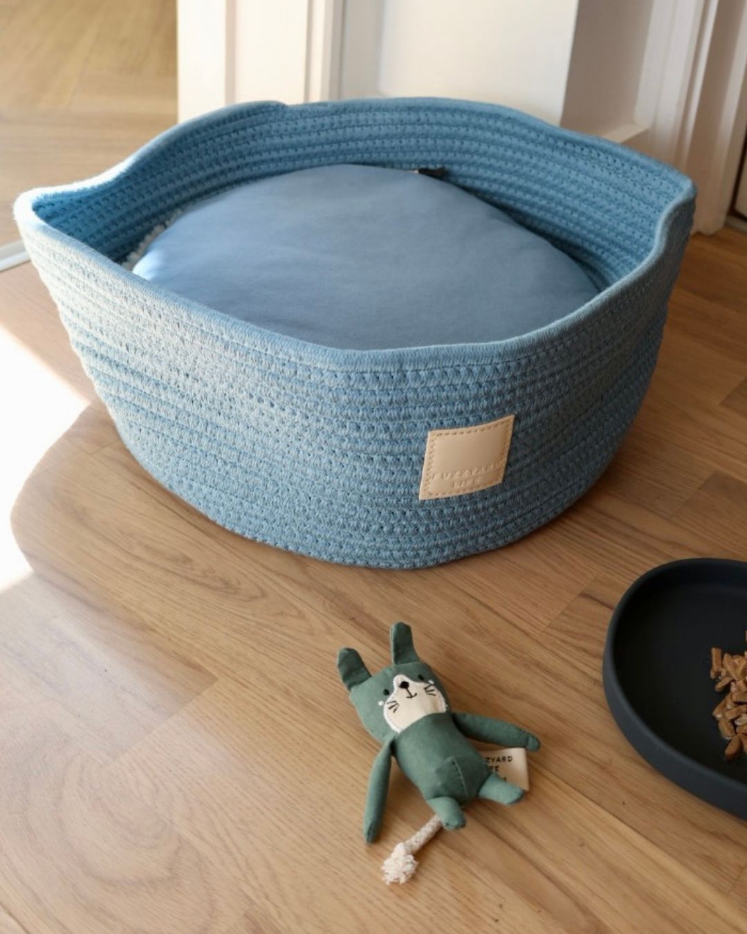 Dual Season Rope Basket Bed
